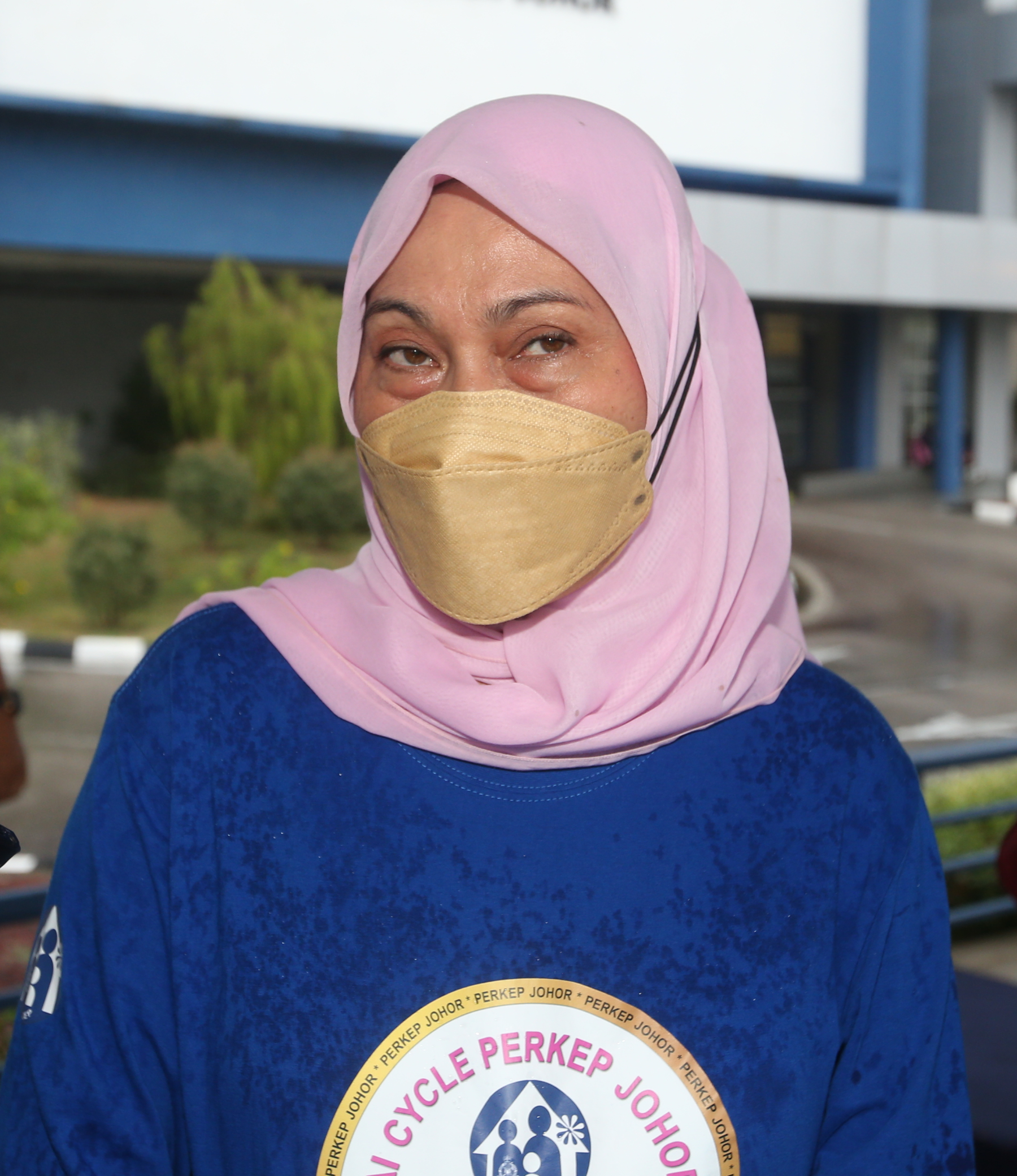 **已签发(请置头条)**柔:第三版头条:动员4309警力,随时救灾;柔总警长:已做好准备应对水灾