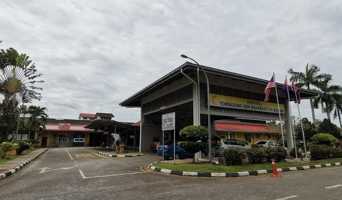 **已签发（请置头条）**柔：第三版头条：古来仅有一家非专科政府医院，张念群郑凯聪促政府尽快拨款提升