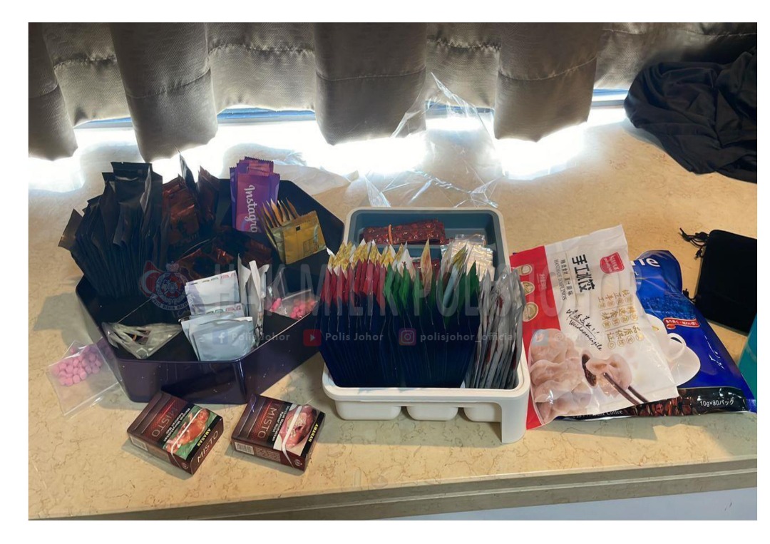 **已签发(请置头条)**柔:第二版头条:围篱社区充包装厂仓库事迹败露,崛起5个月活跃新山贩毒集团被警瓦解