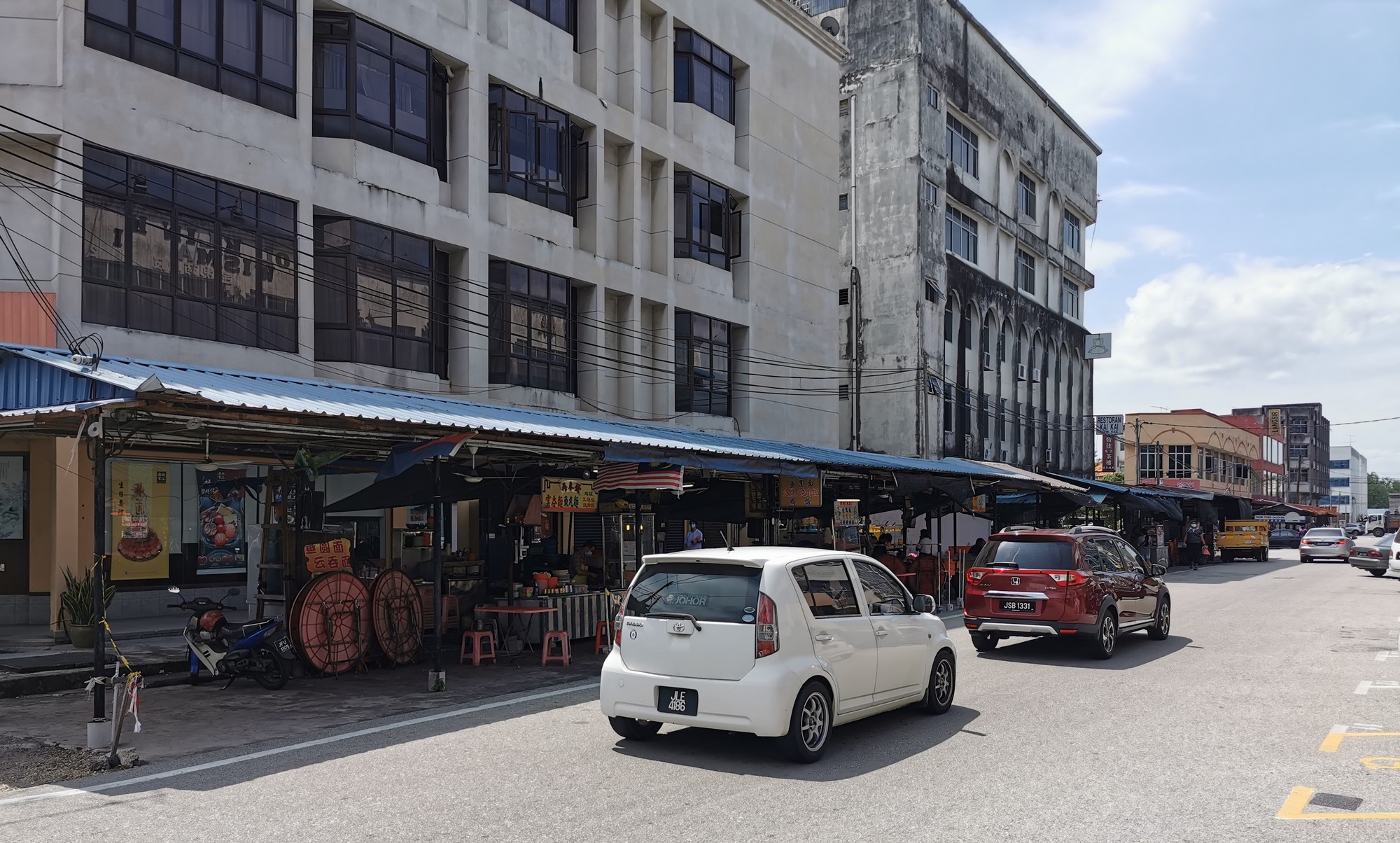 **已签发(请置头条)**柔:第二版头条:峇市会另觅适当营业地点,贪吃街小贩最快半年后搬迁