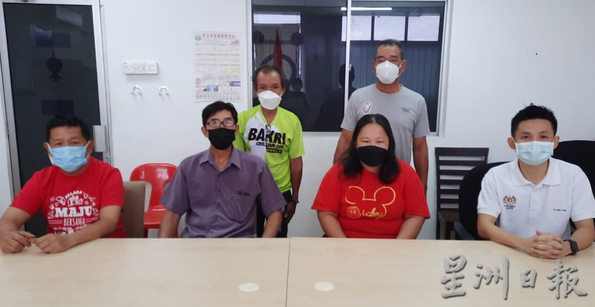 **已签发(请置头条)**柔:第二版头条:新加坡亲戚陷阿窿骗局,麻坡亲戚家被泼红漆