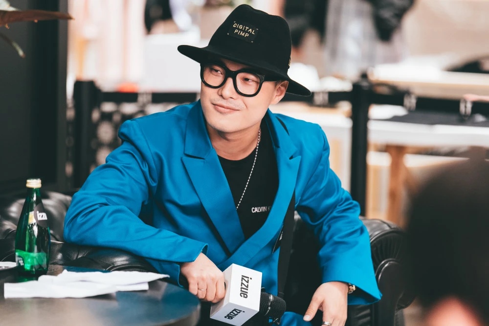 张艺兴遭爆重磅大瓜 网质疑：转移王力宏渣男事件注意力？	