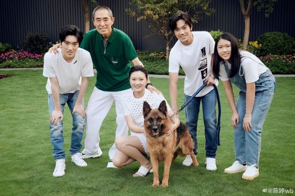 张艺谋15岁小女儿庆生 遭网民狠酸老气