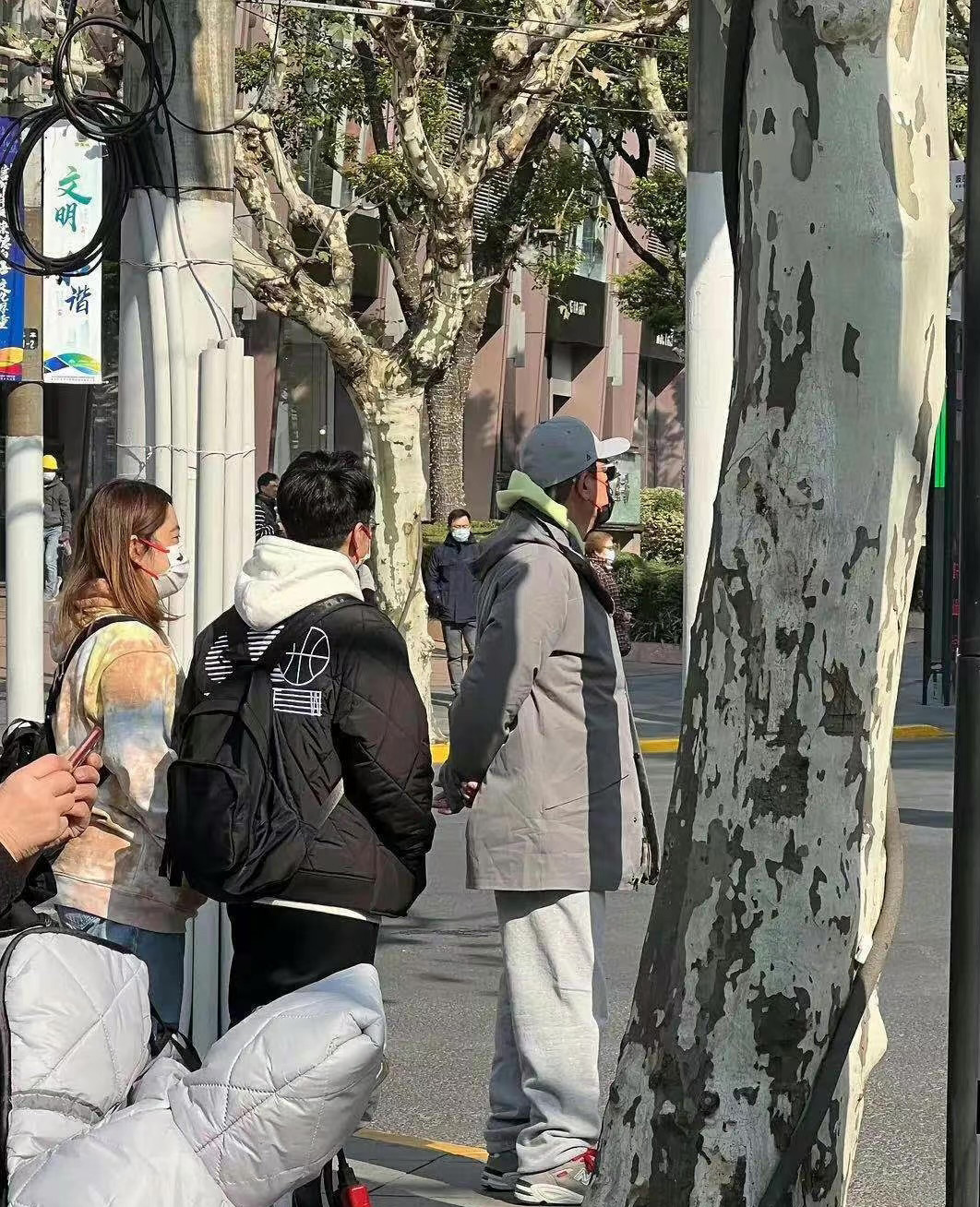 惊喜没了?! 陈小春被爆秘密买戒指 反复确认尺寸