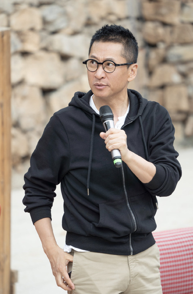 才惊吐是Gay! 周杰暴走自黑“阳痿渣男兼舌吻”