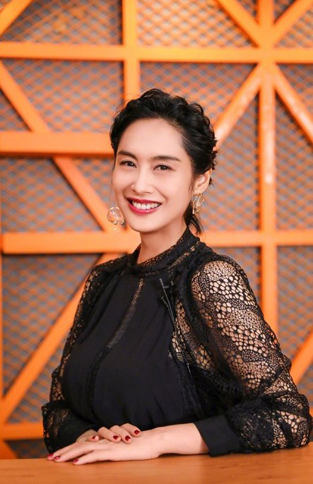 拍三级情欲戏毁清纯形象  朱茵曝被王晶骗去演 