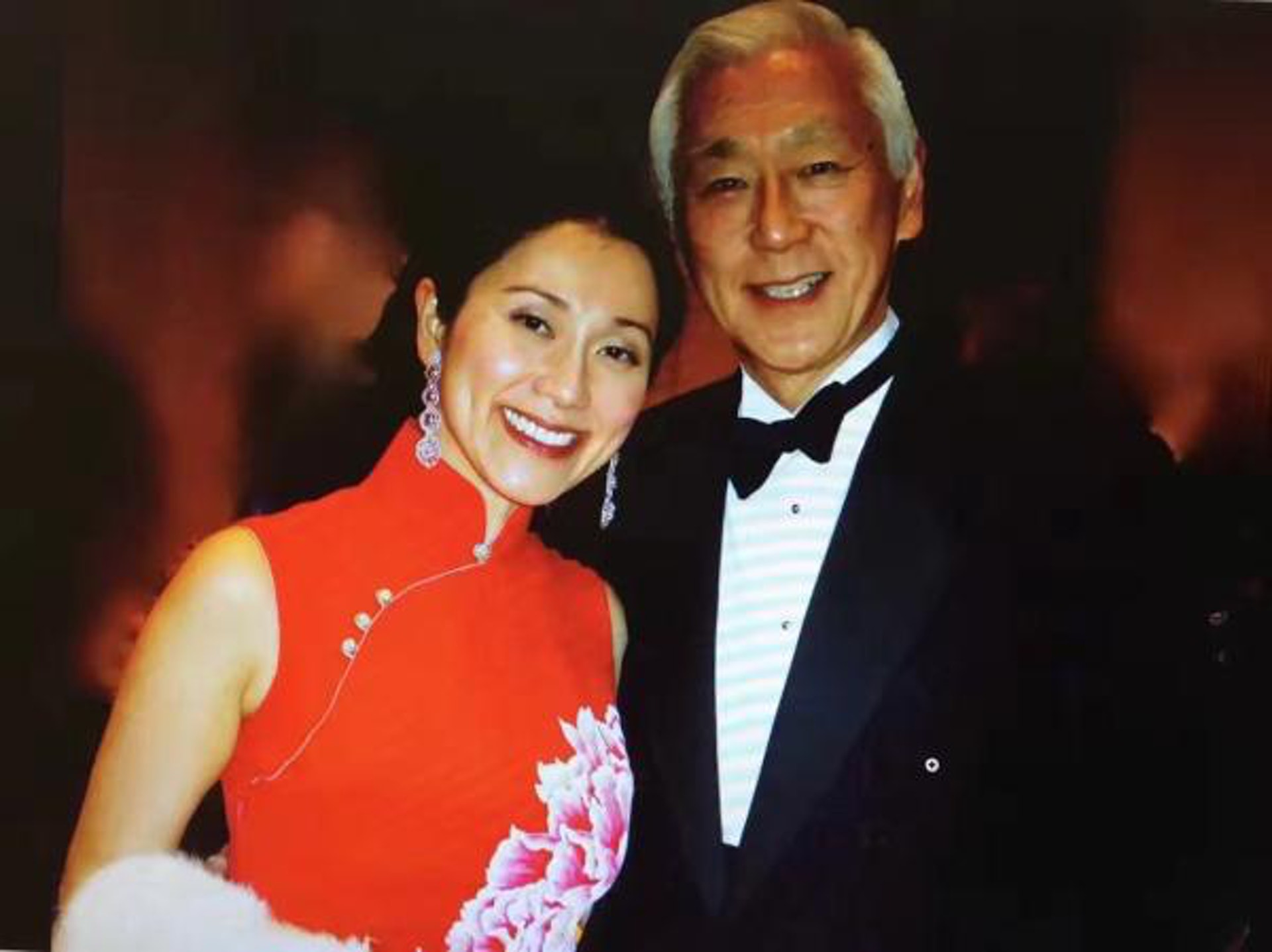 拚图两图)华裔金融家1.25亿美元捐赠大都会博物馆 曾捐稀世名迹《溪岸图》