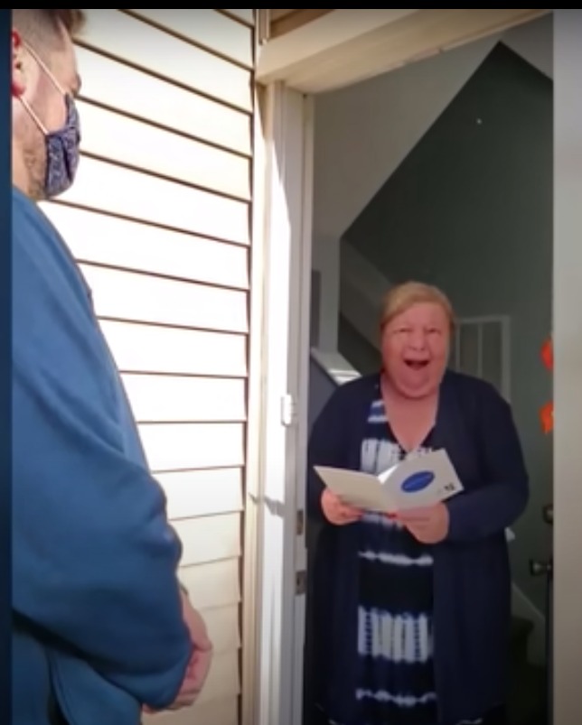 拼盘 公司送员工100美元