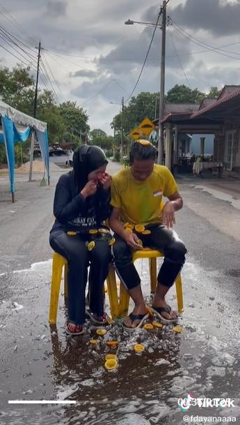 新人婚礼后被浇成落汤鸡 家人:谁敢跟马六甲人结婚?