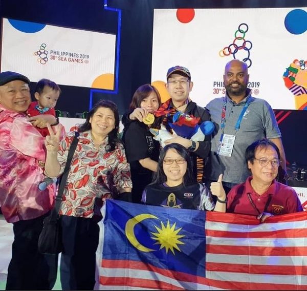 新教育（12月14日）封面故事：电竞选手兼大学助理教授尤永健 游走于虚拟与真实