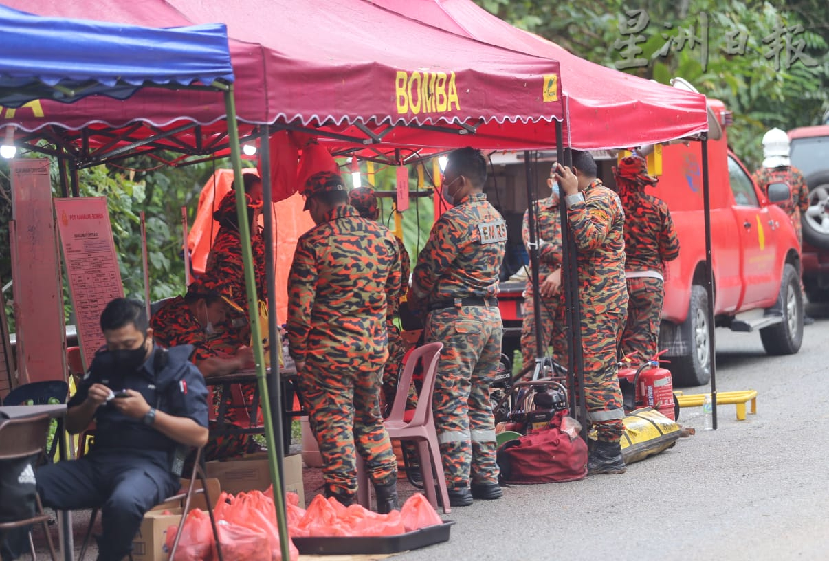 新邦波赖-金马仑路土崩 139名救援员续搜救