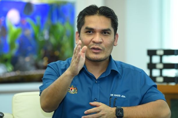 旺朱乃迪：4正副部长·拥有离岸账户