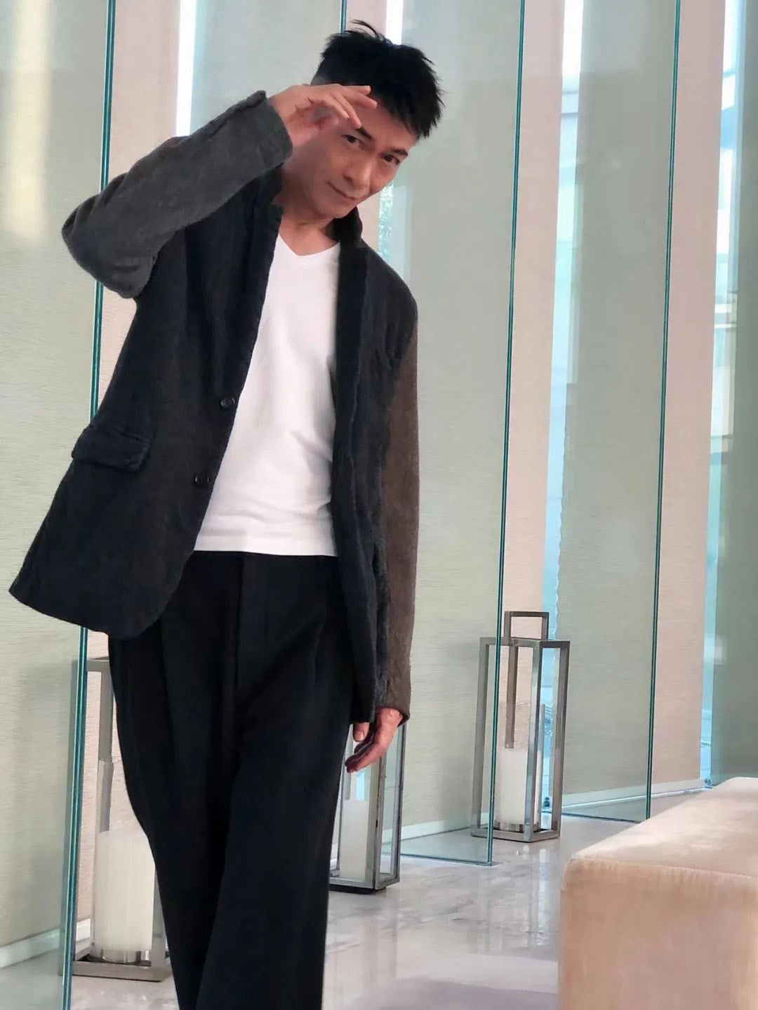 晒12经典角色 59岁江华宣告再战银幕