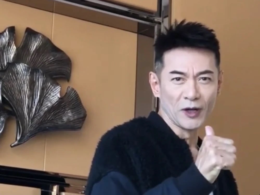 晒12经典角色 59岁江华宣告再战银幕