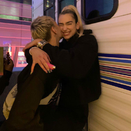 晒圣诞派对辣照不见男友踪影 杜娃黎波传2年恋情破局