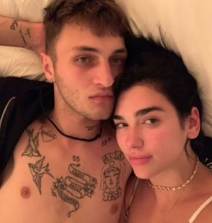 晒圣诞派对辣照不见男友踪影 杜娃黎波传2年恋情破局