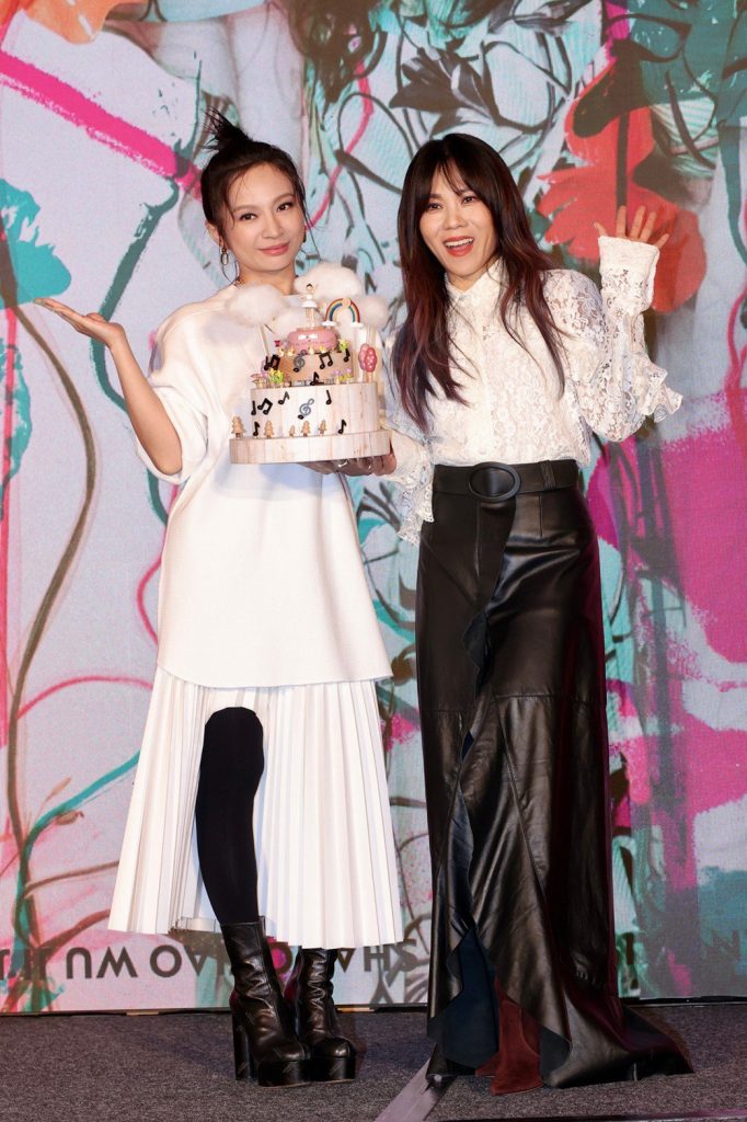 曝和陈建宁官司重审中  Faye祝福新主唱“各自努力”