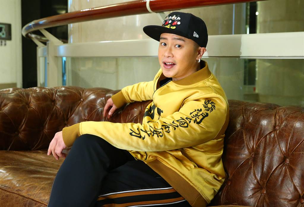 李妍瑾曝曾被性骚经历 呛弹头被回酸