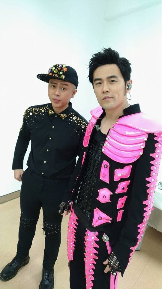 李妍瑾曝被弹头强压摸奶 与信交往是另一个地狱