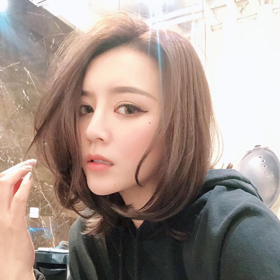 李妍瑾曝被弹头强压摸奶 与信交往是另一个地狱