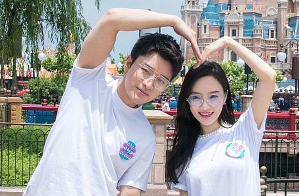 李小璐贾乃亮复合实锤? 网揪3巧合偷秀恩爱