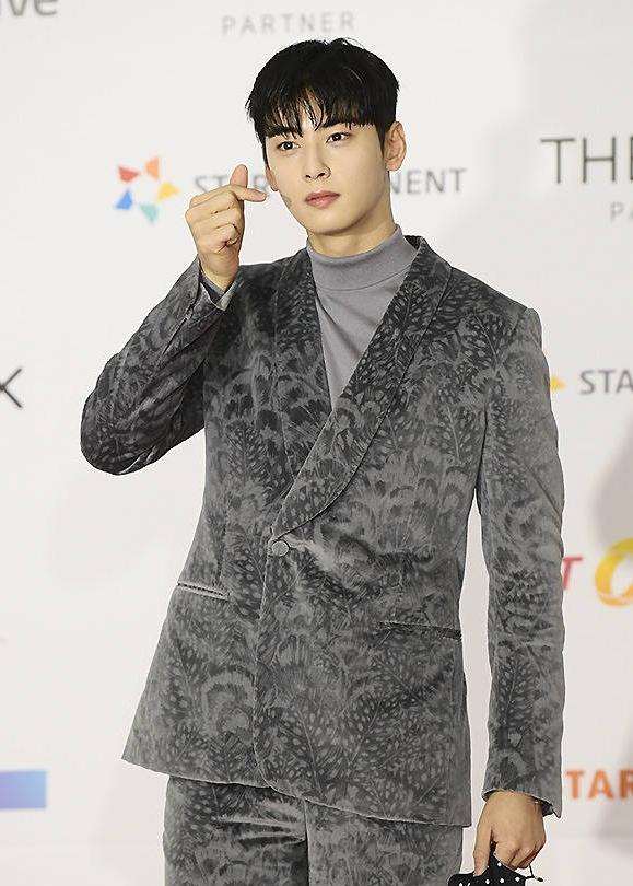 李政宰下机免隔离直奔AAA领奖 宋智孝短发造型被批“像大妈”	