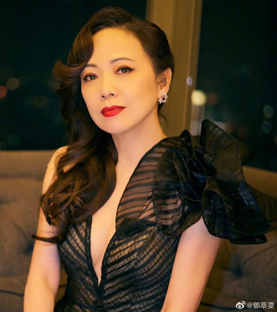 李若彤追星成功 激动晒与邓萃雯合照