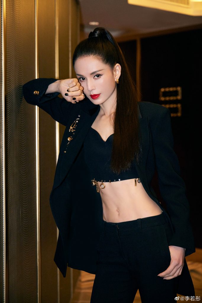 李若彤追星成功 激动晒与邓萃雯合照