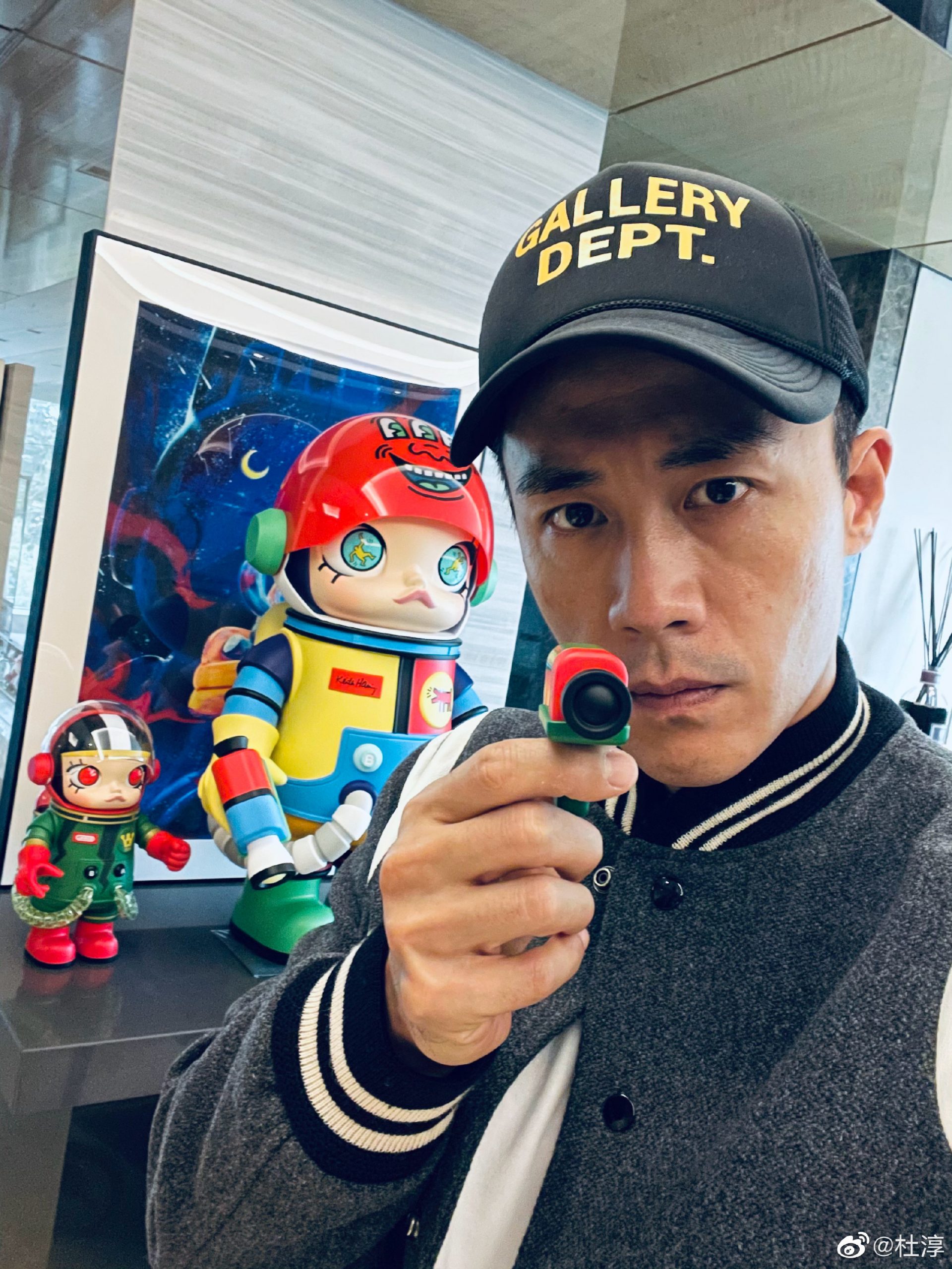 杜淳晒全家福遭咒 怒回怼:恶毒的女人没好下场!