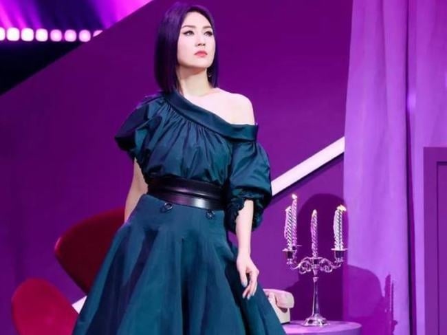 杨千嬅被曝举家移居上海 9岁儿子入读顶级学校