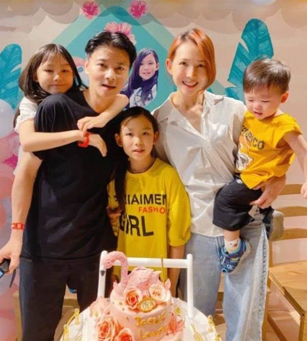 杨千嬅被曝举家移居上海 9岁儿子入读顶级学校