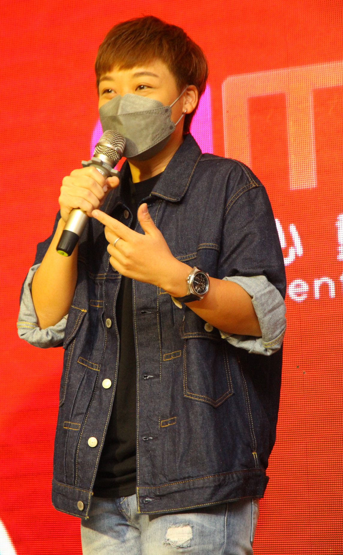 林德荣拍新年网剧演玉帝 调侃卓卉勤嫦娥装“难搞”