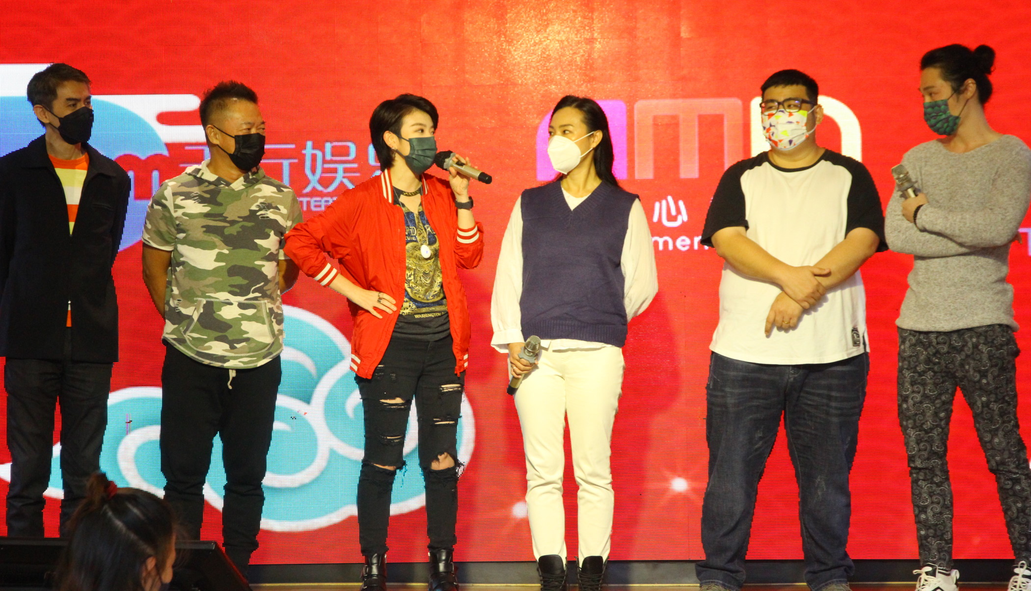 林德荣拍新年网剧演玉帝 调侃卓卉勤嫦娥装“难搞”