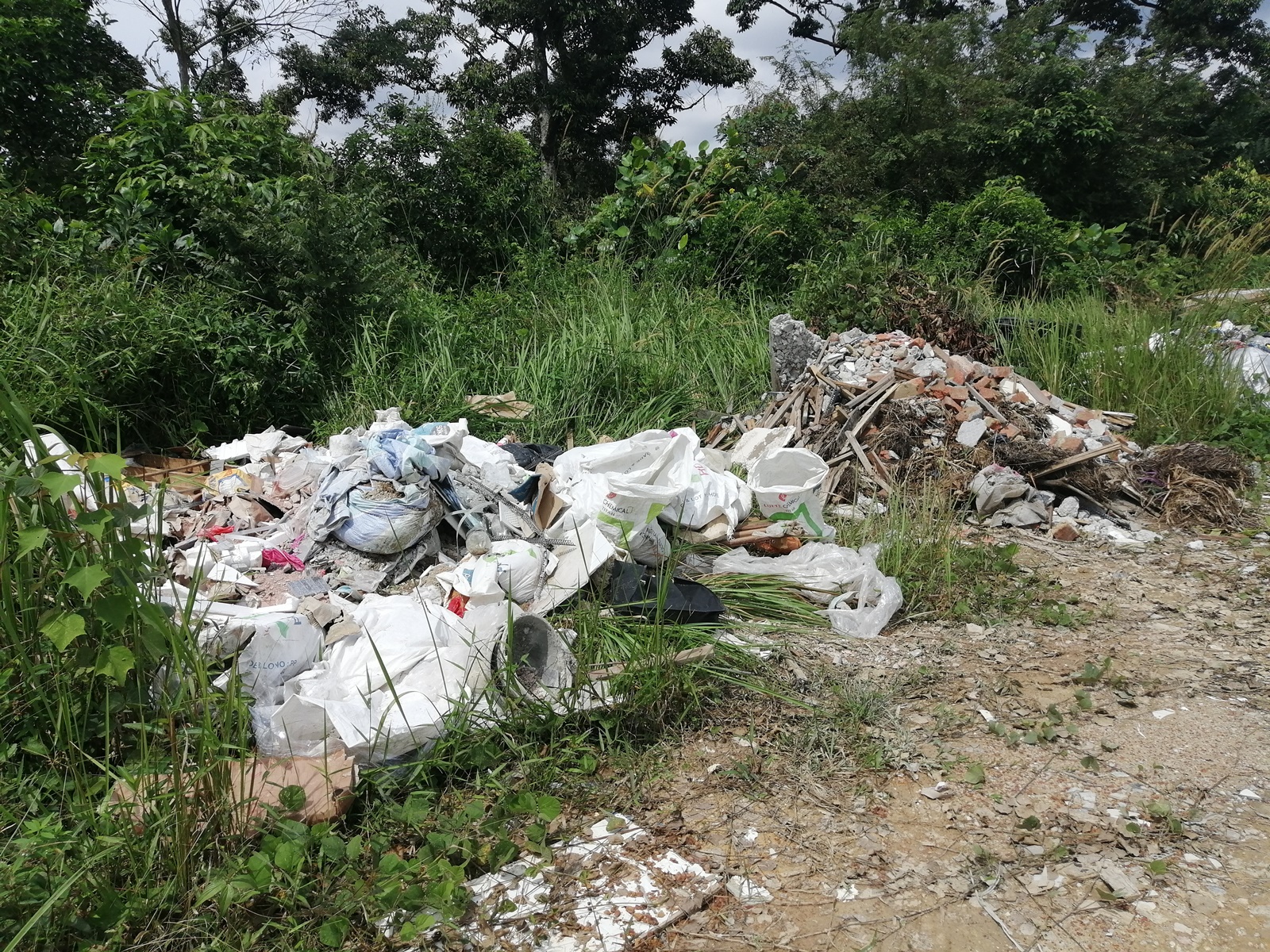 柔：【民生特工队】私人土地成非法垃圾场