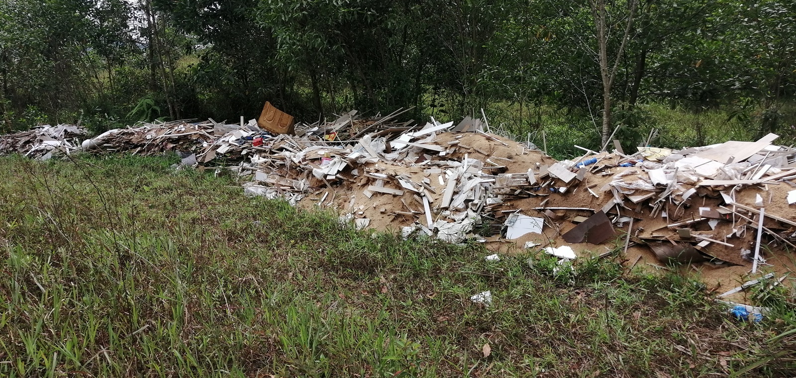 柔：【民生特工队】私人土地成非法垃圾场