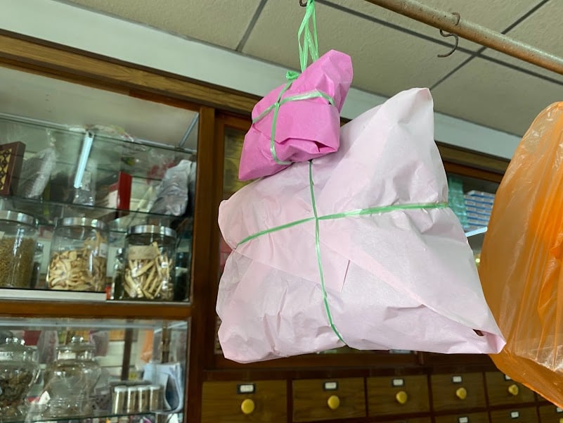 柔：【这些人那些事】中药行昔日处理药材使用  传统做药器具 成珍藏品
