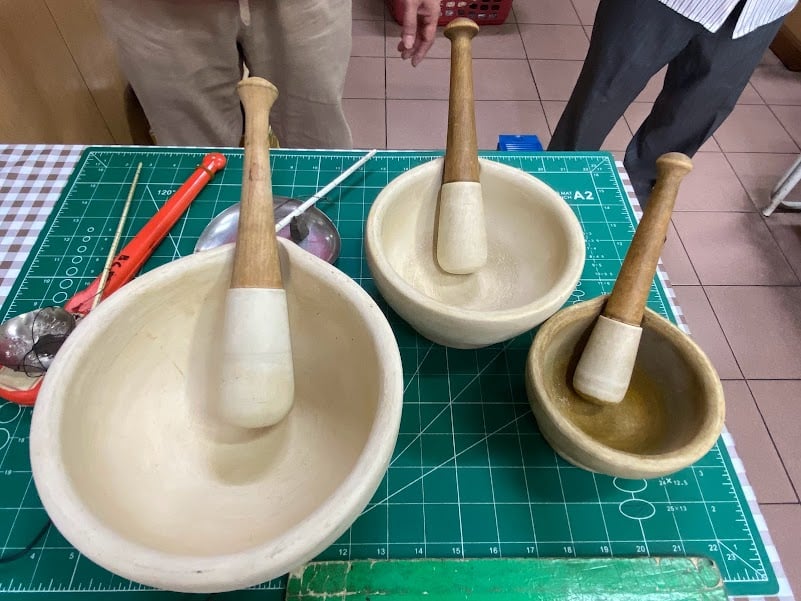 柔:【这些人那些事】中药行昔日处理药材使用 传统做药器具 成珍藏品