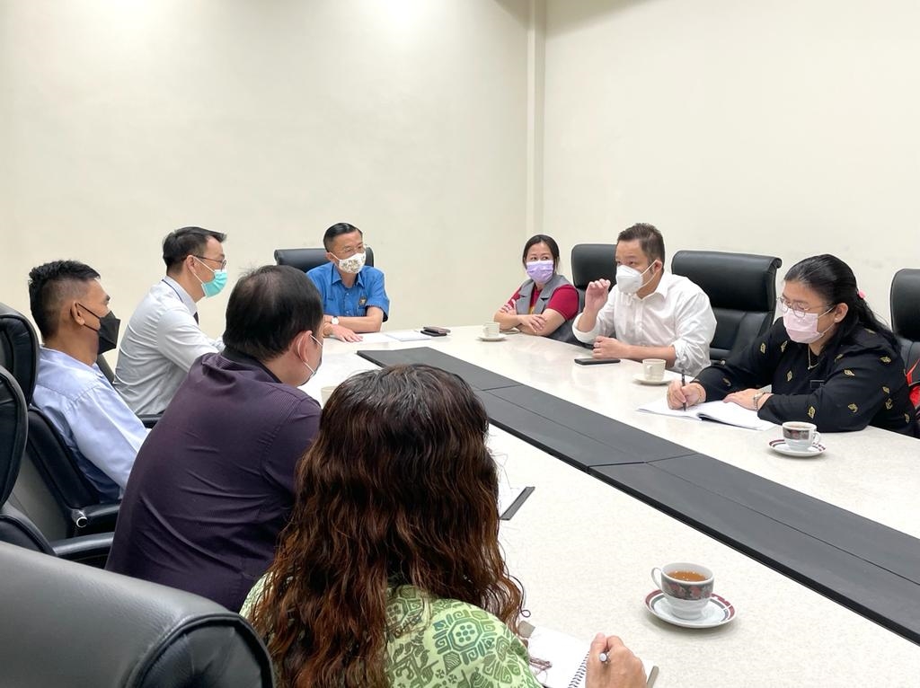 柔:文告:版头之一:郑修强:苏丹后法蒂玛基金会正著手为辍学学生规划3项援助计划