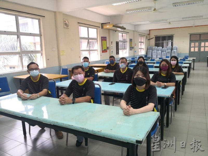 柔:新闻:东甲启一家协筹获5万余令吉精明课室基金