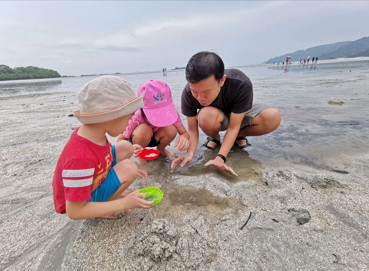 柔:时尚记事簿:(12月25日见报)融入大自然探索,亲子露营增进亲子关系