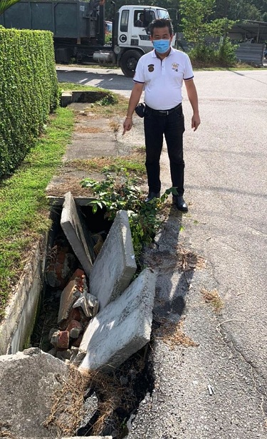 柔:智南华小周遭多个沟盖损坏,陈鲸全呼吁当局尽快修复