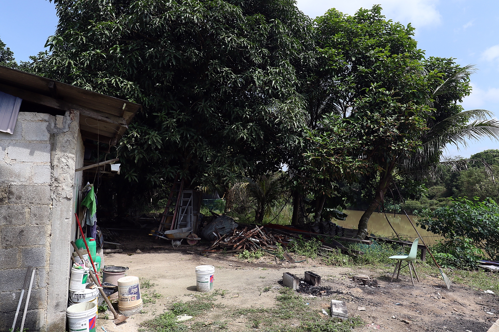 柔:特稿:年底或迎强降雨 柔南居民备战防灾