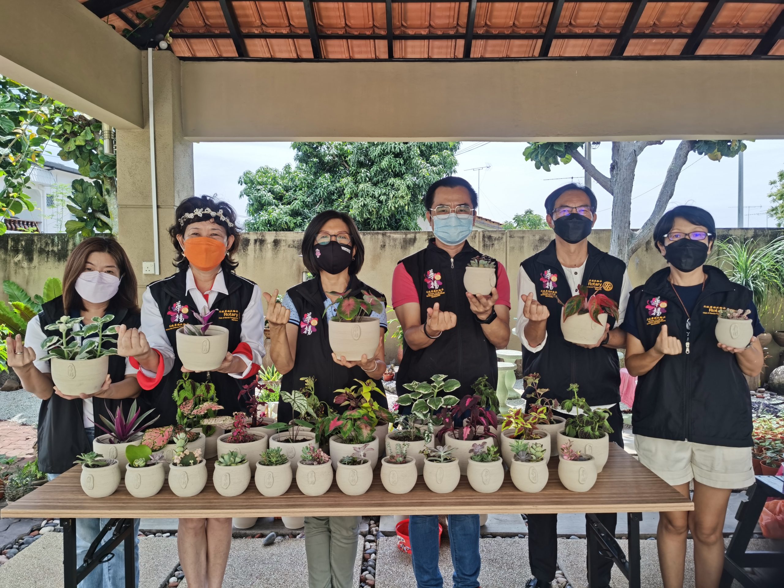 柔:石城华扬扶轮社邀峇株民众领养植物,居家园艺放松身心