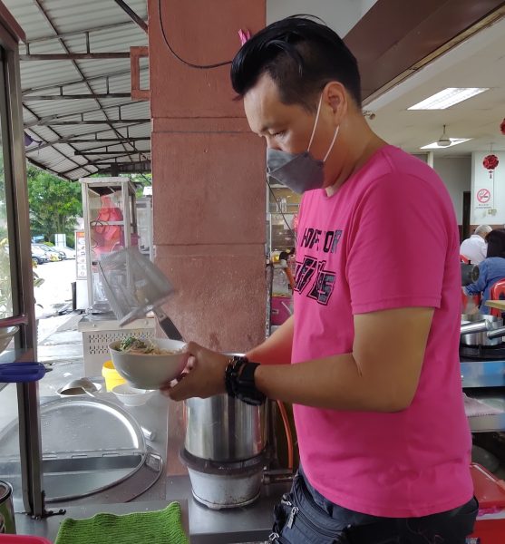 柔:食客指路(12月7日见报):汤头鲜甜浓郁,虾面满足味蕾令人钟情