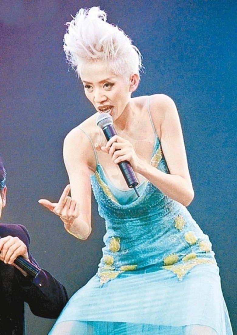 梅启明告《梅艳芳》侵权 梅妈怒切割直斥:财迷心窍