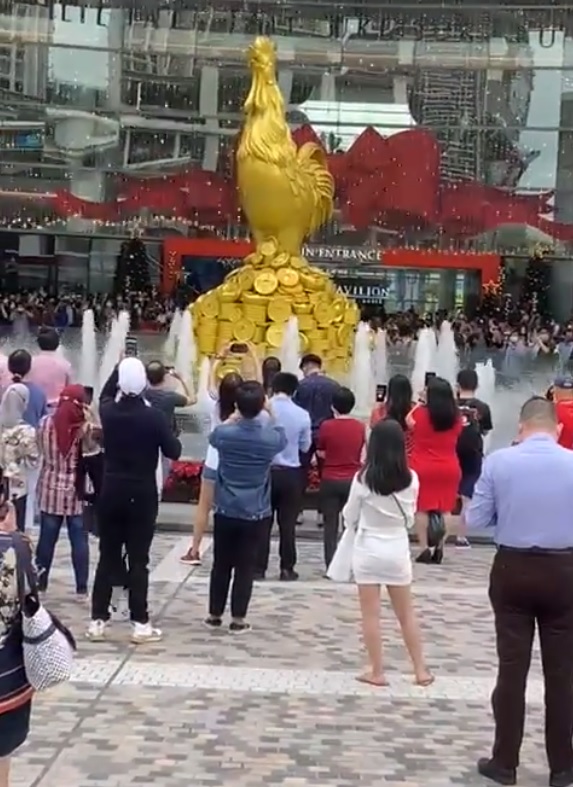 武吉加里尔柏威年广场今开业 人潮涌现