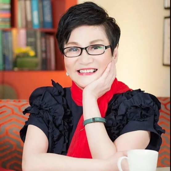 母女合照被盗用做广告 张小燕动怒飙骂：这是诈欺