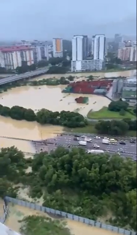 水太深走不了!沙亚南大塞车进退两难