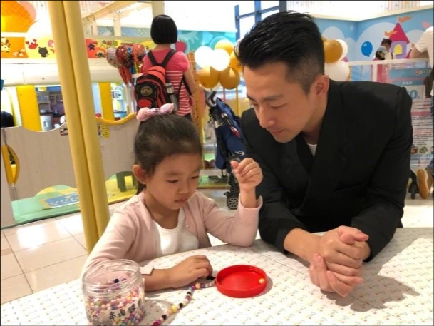 汪小菲思女心切凌晨晒照 呼唤“想你我的宝宝”	