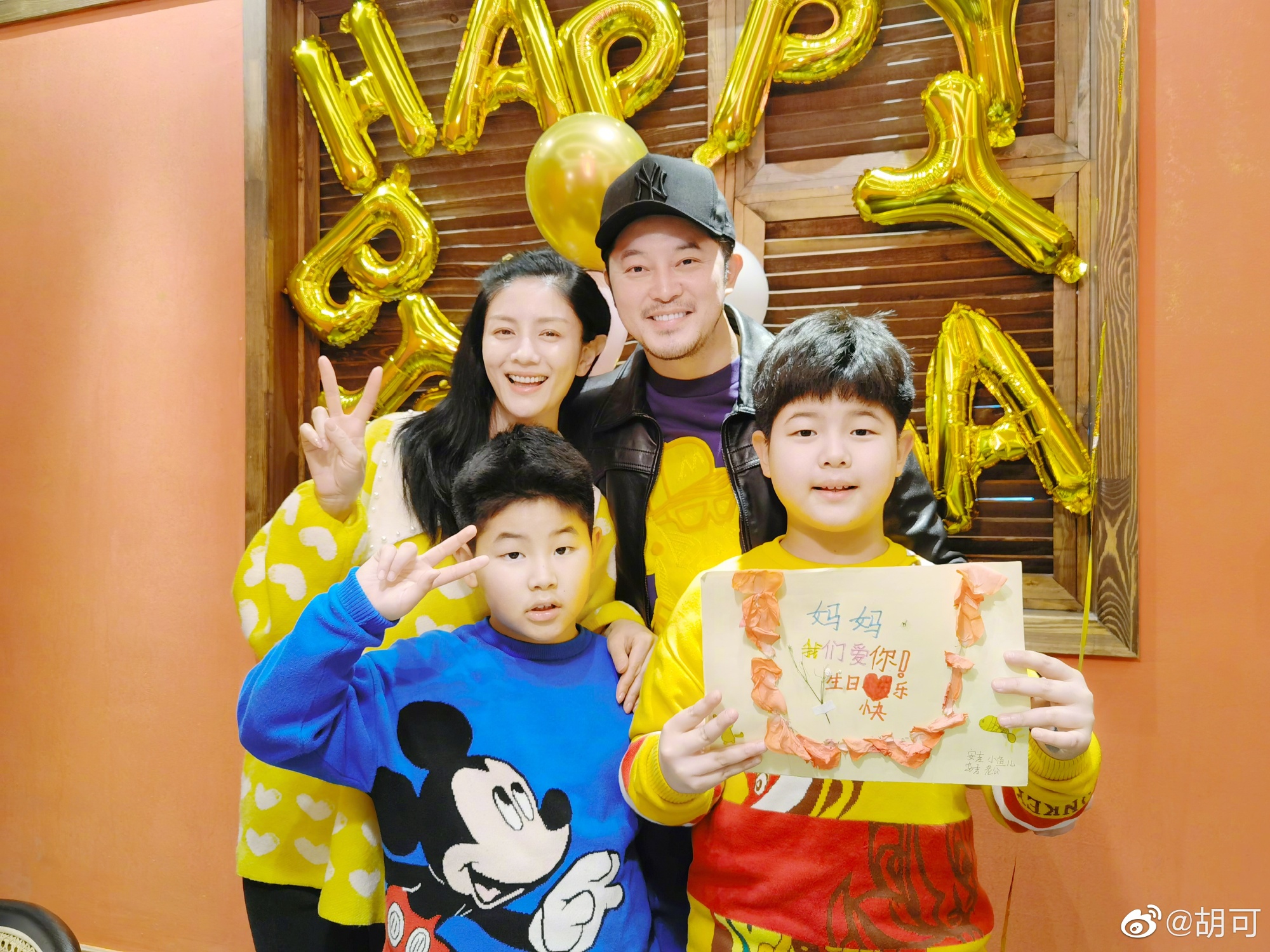 沙溢被曝出轨工作人员 爱妻晒全家福懒理传闻